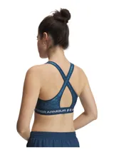 Top deportivo de soporte medio con diseño de espalda cruzada. Presenta un estampado jaspeado en tonos azules y una banda elástica inferior con el logo de la marca. Confeccionado en tejido HeatGear de doble capa, de secado rápido y alta transpirabilidad.