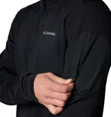 Buzo técnico de manga larga con cierre frontal parcial de un cuarto, color negro. Presenta cuello alto, logo de la marca estampado en el pecho y bolsillo con cierre en la manga. Confeccionado en tejido transpirable con tecnología de secado rápido y protección solar.
