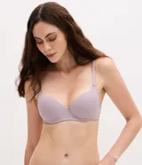 Kit de dos soutienes media taza de microfibra con copa y aro. Presentan breteles ajustables y diseño liso, ofreciendo soporte y comodidad.