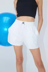 Bóxer confeccionado en poplín de algodón con cintura elástica ancha y logo doble R bordado en la parte delantera.