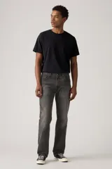 Jeans de denim gris oscuro, con corte relajado, cintura media y pierna recta. Presentan diseño clásico de cinco bolsillos y cierre frontal con botón y cremallera.