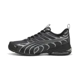 Championes Puma modelo Voltra, color negro con detalles plateados. Presentan un diseño técnico con malla transpirable, refuerzos sintéticos y tecnología X-CELL en la suela para mayor amortiguación.