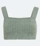 Blusa cropped sin mangas en punto canalé con pelo, escote cuadrado y tirantes anchos.