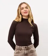 Body de poliamida color marrón, de corte ajustado, con mangas largas, cuello alto y espalda abierta con lazo en la nuca.
