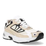 Championes urbanos con diseño de paneles superpuestos, combinando malla y materiales sintéticos en tonos beige, blanco y negro. Presentan una suela robusta con cámara de aire visible en el talón y cordones frontales.