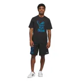 Remera de algodón color negro con estampado gráfico en color azul brillante en el frente. Presenta cuello redondo y mangas cortas, con un diseño de corte holgado.