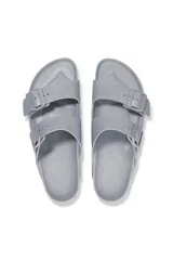 Sandalias Birkenstock Arizona Eva, color gris, con dos correas ajustables con hebilla y plantilla anatómica.