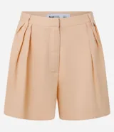 Short corto de tiro alto confeccionado en una mezcla de viscosa y lino, con diseño de cintura sastre, cierre frontal con cremallera y pliegues laterales.