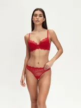 Vedetina de encaje negro con refuerzo de algodón.