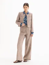 Pantalon sastrero de pierna recta, confeccionado en viscosa y lino con motivo cuadrillé Príncipe de Gales en tonos marrones. Presenta bolsillos ojal con detalle de remache.