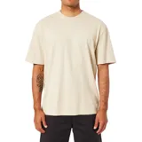 Remera color crema de corte cuadrado y mangas cortas.