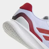 Championes de running Adidas modelo Runfalcon 5, color blanco con detalles en rojo. Cuentan con una parte superior de malla transpirable, mediasuela Cloudfoam para mayor amortiguación y suela Adiwear resistente al desgaste.