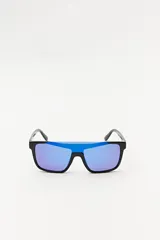 Lentes de sol con montura cuadrada de acetato negro y lentes espejados azules.