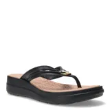 Sandalias tipo ojota con plataforma, de color negro con plantilla en tono nude. Presentan tiras finas en el empeine con un detalle metálico dorado central.