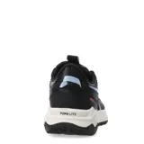 Championes de trail running Puma modelo Extend Lite, color negro con detalles en celeste y rosa. Presentan suela de goma PUMAGRIP con tacos para mayor tracción, mediasuela de EVA y plantilla SOFTFOAM+ para una amortiguación superior.