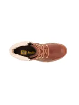 Bota de cuero color marrón con cuello tejido en tono beige, cordones al tono y suela de goma dentada en color arena. Presenta detalles metálicos en los ojales y logo de la marca grabado en el lateral y la lengüeta.