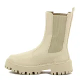 Bota de caña alta color beige, con paneles laterales elásticos acanalados, suela track chunky y presilla trasera.