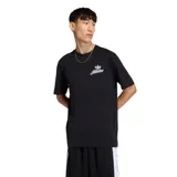 Remera de algodón color negro, con cuello redondo y manga corta. Presenta un logo de Adidas Originals bordado en el pecho con tipografía cursiva.