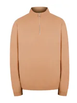 Sweater de punto color marrón, de corte regular y manga larga. Presenta cuello alto con medio cierre frontal y puños y ruedo acanalados.
