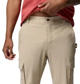 Pantalón cargo Columbia Roc Tech para hombre, color beige, con bolsillos laterales y traseros, tecnología de repelencia Omni-Shield y tejido elástico.