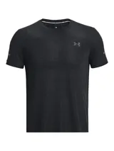 Remera deportiva de manga corta Under Armour, confeccionada en tejido de punto suave con zonas de ventilación de malla estratégicamente ubicadas. Presenta un diseño prácticamente sin costuras para evitar rozaduras, con detalles reflectantes para mayor visibilidad y logo de la marca en el pecho.