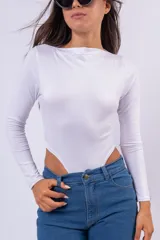 Body de manga larga confeccionado en jersey con lycra, de corte ajustado y diseño de tiro alto.