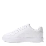 Championes Puma Caven 2.0 de estilo urbano, color blanco, con diseño clásico de corte bajo, perforaciones en la puntera y logo de la marca en el lateral.
