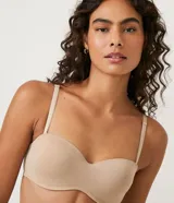 Soutien femenino modelo top, color piel, con copa hueca y tirantes removibles.