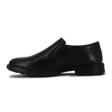 Mocasín negro de cuero liso, sin cordones, con elásticos laterales y suela de goma.