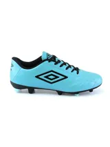 Championes de fútbol Umbro modelo Clasic II HG, color azul marino con suela y tapones en color naranja. Presenta el logo de la marca en blanco en el lateral y cierre con cordones.