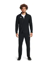 Pantalón de entrenamiento Under Armour de la colección Challenger, modelo UA MS Ch. Pique Pant, de color negro con logo blanco en la pierna. Cuenta con cintura elástica con cordón interno, bolsillos laterales con cierre y cremalleras en los tobillos.