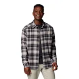 Camisa de franela de manga larga Columbia modelo Cornell Woods, con diseño de cuadros en tonos negro, gris y blanco. Presenta cuello clásico, cierre frontal con botones y un bolsillo en el pecho con botón.