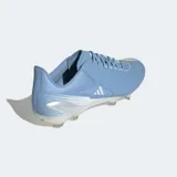 Championes de rugby Adidas modelo RS15 Pro FG en color celeste, diseñados para terreno firme. Presentan una parte superior de cuero Fusionskin sin costuras, cordones asimétricos para una mejor zona de impacto y suela Speedframe con tapones.