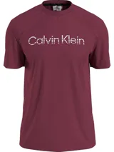 Remera de manga corta Calvin Klein, confeccionada en algodón, con cuello redondo y logo de la marca estampado en el frente con efecto de líneas horizontales.