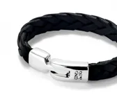 Pulsera de cuero trenzado color negro con cierre de acero plateado.