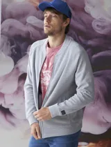 Campera bomber con cierre completo, color azul marino.