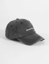 Gorra gris oscuro estilo dad hat con efecto gastado, visera curva y bordado frontal con el texto "absolutely not." en hilo blanco.