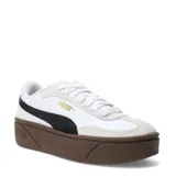 Championes Puma Club II Era Platform, color blanco con detalles en negro y suela de plataforma color marrón. Presentan el logo de la marca en dorado en el lateral y refuerzos de gamuza en la puntera y el talón.