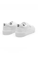 Championes urbanos Discovery modelo Casual Banda, color beige con suela blanca de plataforma y detalles en negro.