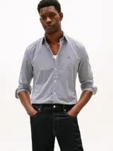 Camisa de manga larga Tommy Hilfiger de corte regular, confeccionada en tejido de popelín con microestampado y logo bordado en el pecho.