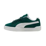 Championes Puma modelo Park Lifestyle Easy, de diseño urbano en color negro con detalles en blanco. Confeccionados en gamuza con la icónica franja lateral de la marca y suela de goma resistente.
