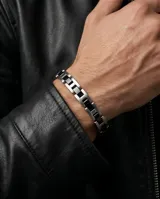 Pulsera de eslabones fabricada en acero inoxidable con incrustaciones de cerámica negra.