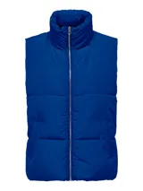 Chaleco azul eléctrico acolchado con cuello alto y cierre frontal con cremallera.