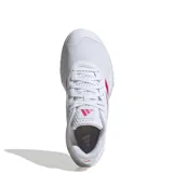 Championes deportivos Adidas modelo Amplimove W, color blanco con detalles en fucsia. Presentan una estructura de malla transpirable, cordones frontales y suela con diseño ergonómico para mayor estabilidad.