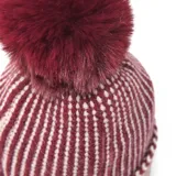 Gorro de lana tejido con diseño de rayas verticales en tonos bordó y beige, con pompón superior a tono.