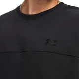 Buzo Under Armour Rival Lw Crew de color negro, con cuello redondo, mangas largas y puños y dobladillo acanalados. Cuenta con un pequeño logo bordado en el pecho.