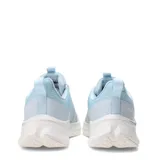 Championes urbanos Umbro modelo Paths, color celeste con detalles en blanco. Presentan un diseño ligero con malla transpirable, cierre de cordones y suela con amortiguación.