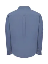 Camisa de manga larga RKF modelo Galiton, confeccionada en popelina de algodón orgánico. Presenta cuello clásico, cierre frontal con botones de madera, bolsillo en el pecho con logo bordado y mangas ajustables. Incluye protección solar UPF +20.