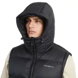 Chaleco puffer negro con capucha, cierre frontal completo y bolsillos laterales. Presenta un diseño acolchado con cuello alto y logo de la marca estampado en el pecho.