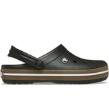 Zueco Crocs modelo Crocband Gum, color negro con banda lateral color caramelo y una línea blanca. Diseño deportivo con perforaciones de ventilación y correa pivotante en el talón.